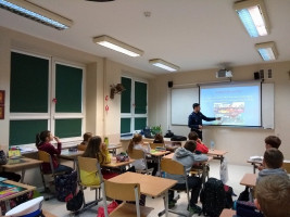 Spotkanie z policją w klasach 4b i 4c