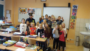Spotkanie klas pierwszych SP z przedstawicielką straży miejskiej 